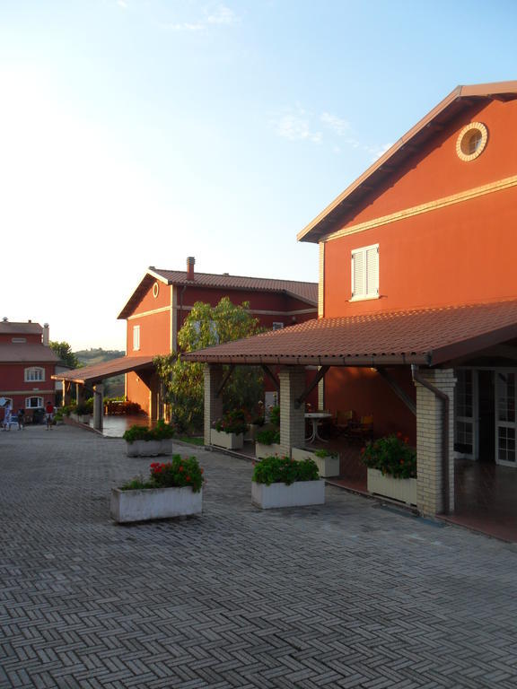 Fattoria Cerreto Hotel Mosciano Sant'Angelo Exterior photo