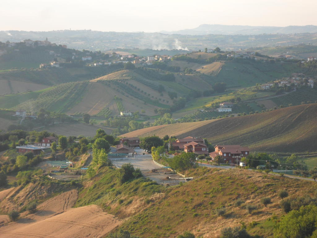 Fattoria Cerreto Hotel Mosciano Sant'Angelo Exterior photo