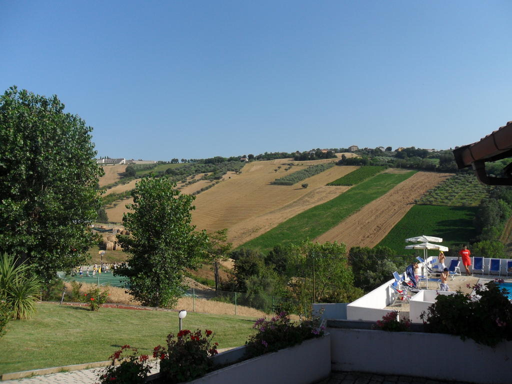 Fattoria Cerreto Hotel Mosciano Sant'Angelo Exterior photo