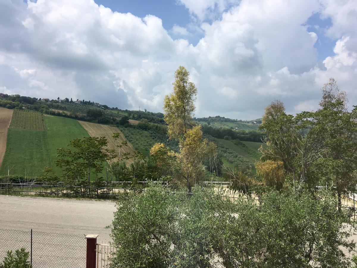 Fattoria Cerreto Hotel Mosciano Sant'Angelo Exterior photo